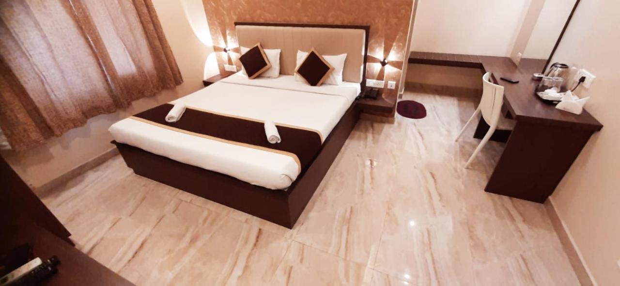Hotel Veeras Residency Pondicherry Exterior foto